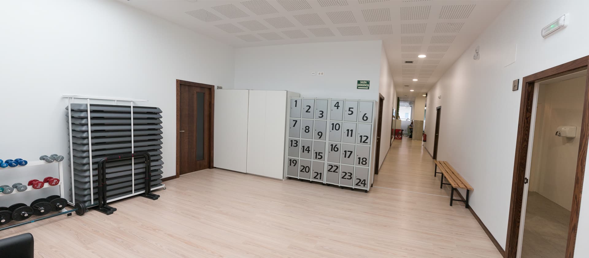 Pasillo distribuidor y taquillas