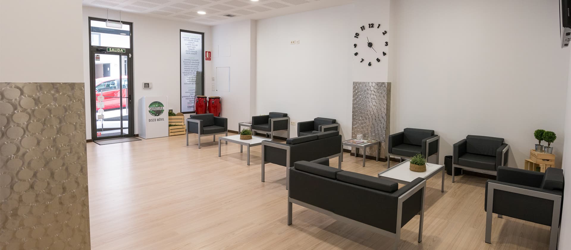 Zona de espera con sofás